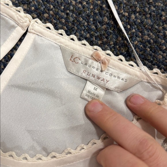 Lauren Conrad runway top M // 101933 - Picture 2 of 2